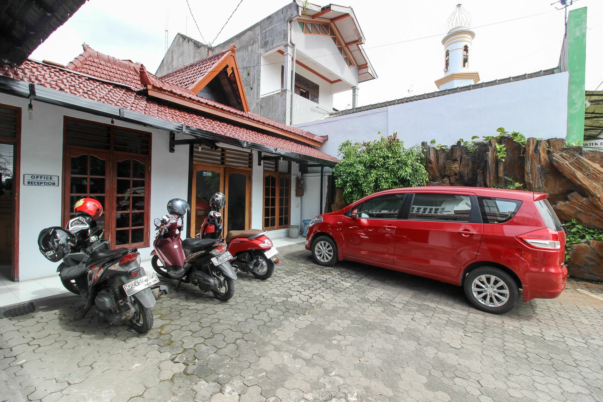 Reddoorz Plus Near Alun Alun Selatan Yogyakarta Buitenkant foto